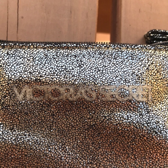 ⭐️Victoria’s Secret makeup bag - Picture 4 of 4